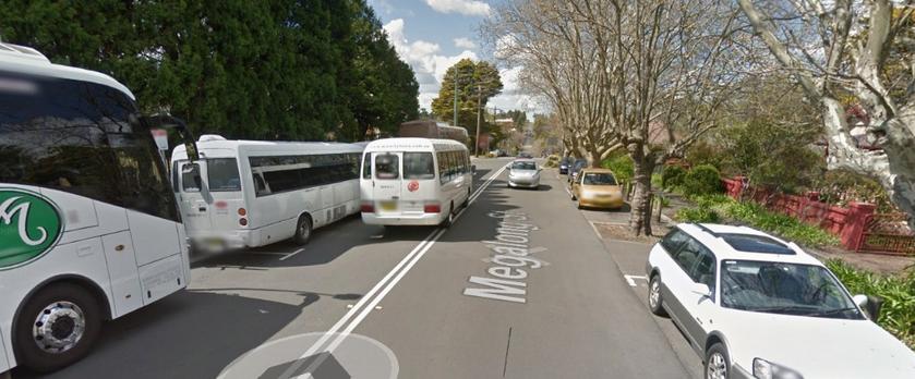 Bus overtourism overcrowds Leura village amenity