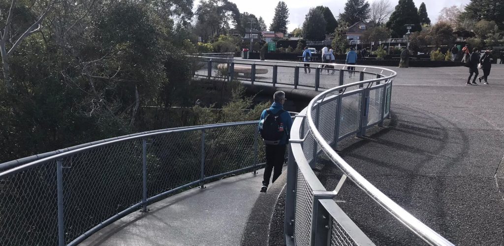 03 Echo Point hiking track to Katoomba Falls